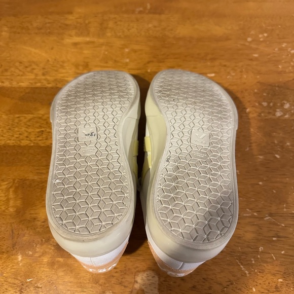 Veja Women's Campo Leather White Sun Peach Sneakers - Picture 6 of 6